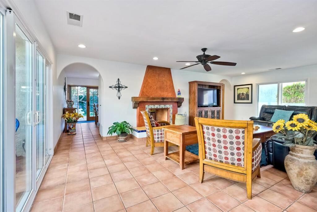 Great Group Retreat! Hacienda Decor, Spacious Floor Plan, Private Backyard Carlsbad Exterior foto