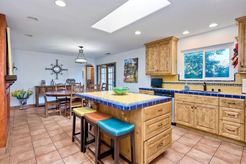 Great Group Retreat! Hacienda Decor, Spacious Floor Plan, Private Backyard Carlsbad Exterior foto