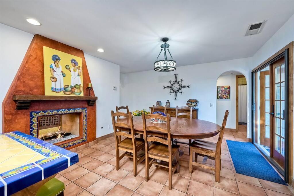 Great Group Retreat! Hacienda Decor, Spacious Floor Plan, Private Backyard Carlsbad Exterior foto