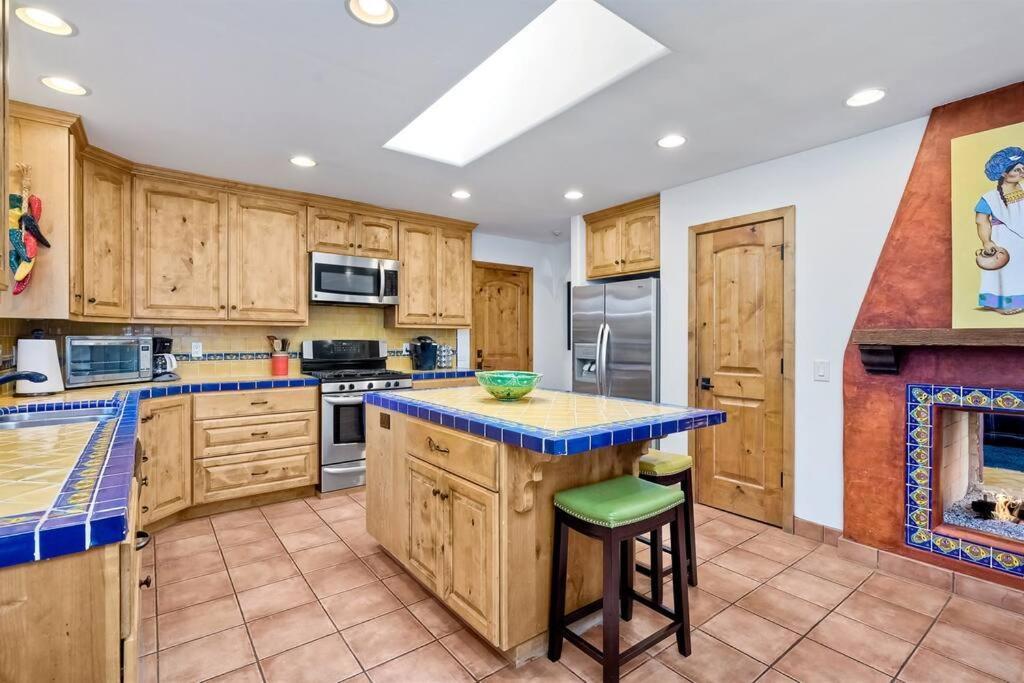 Great Group Retreat! Hacienda Decor, Spacious Floor Plan, Private Backyard Carlsbad Exterior foto